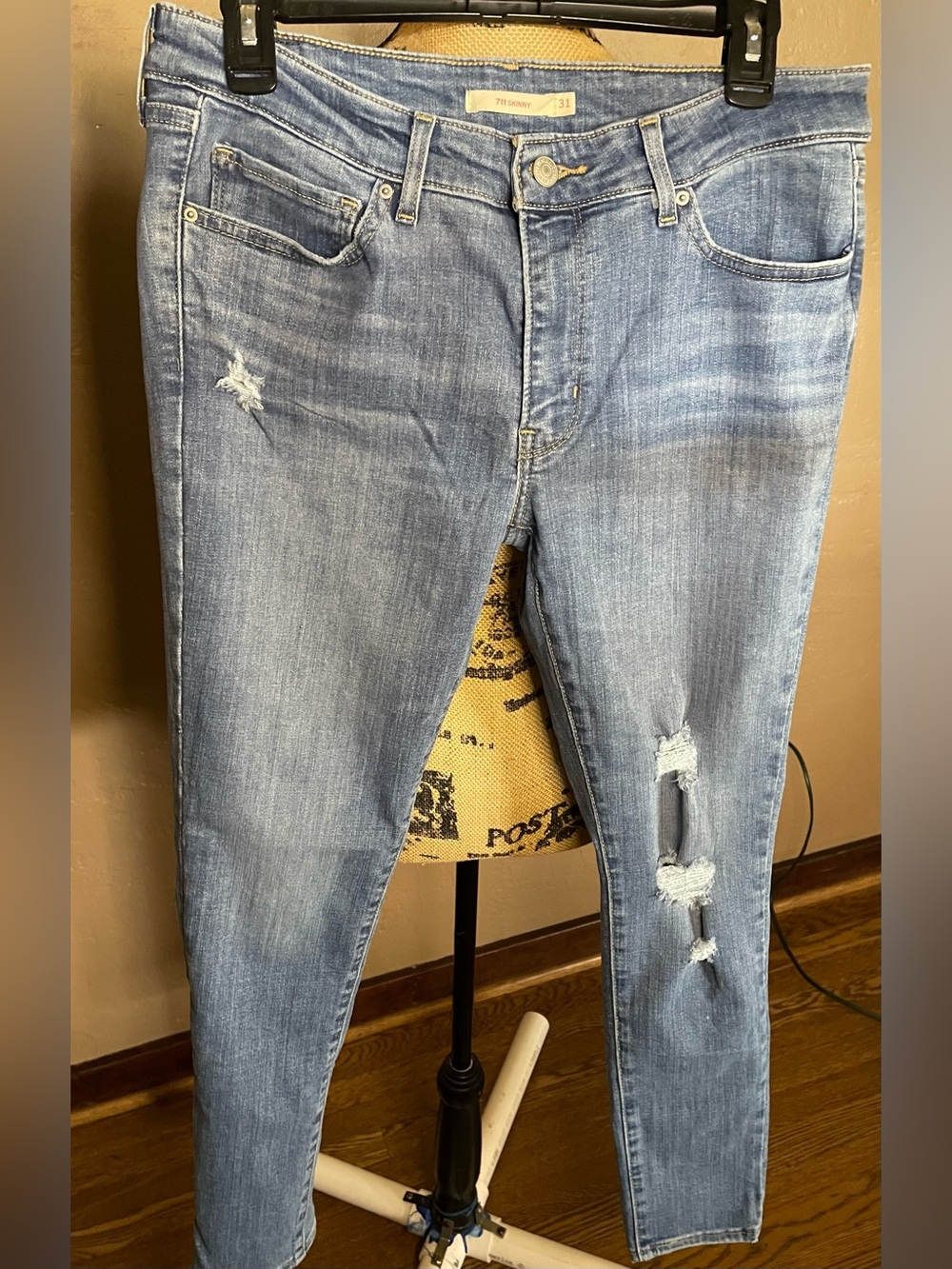 Levi’s Distressed Blue Women’s Skinny Jeans